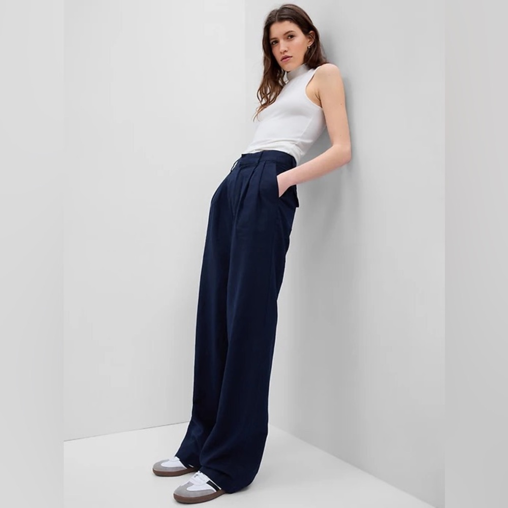NWOT Wide Leg Pleated Linen Pant